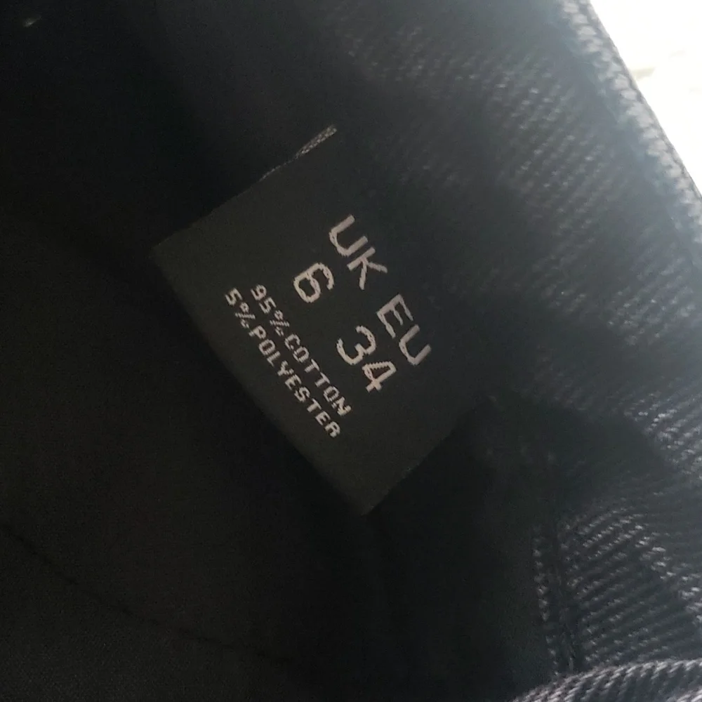 NWT PrettyLittleThing High Rise Short - Picture 5 of 6